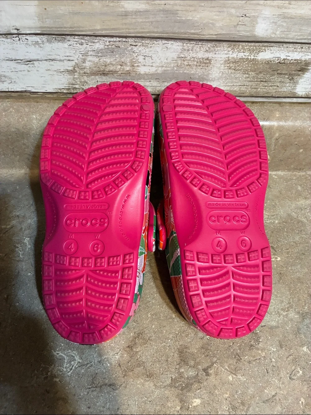 CROCS Size Women 6 Pink Floral NWOT